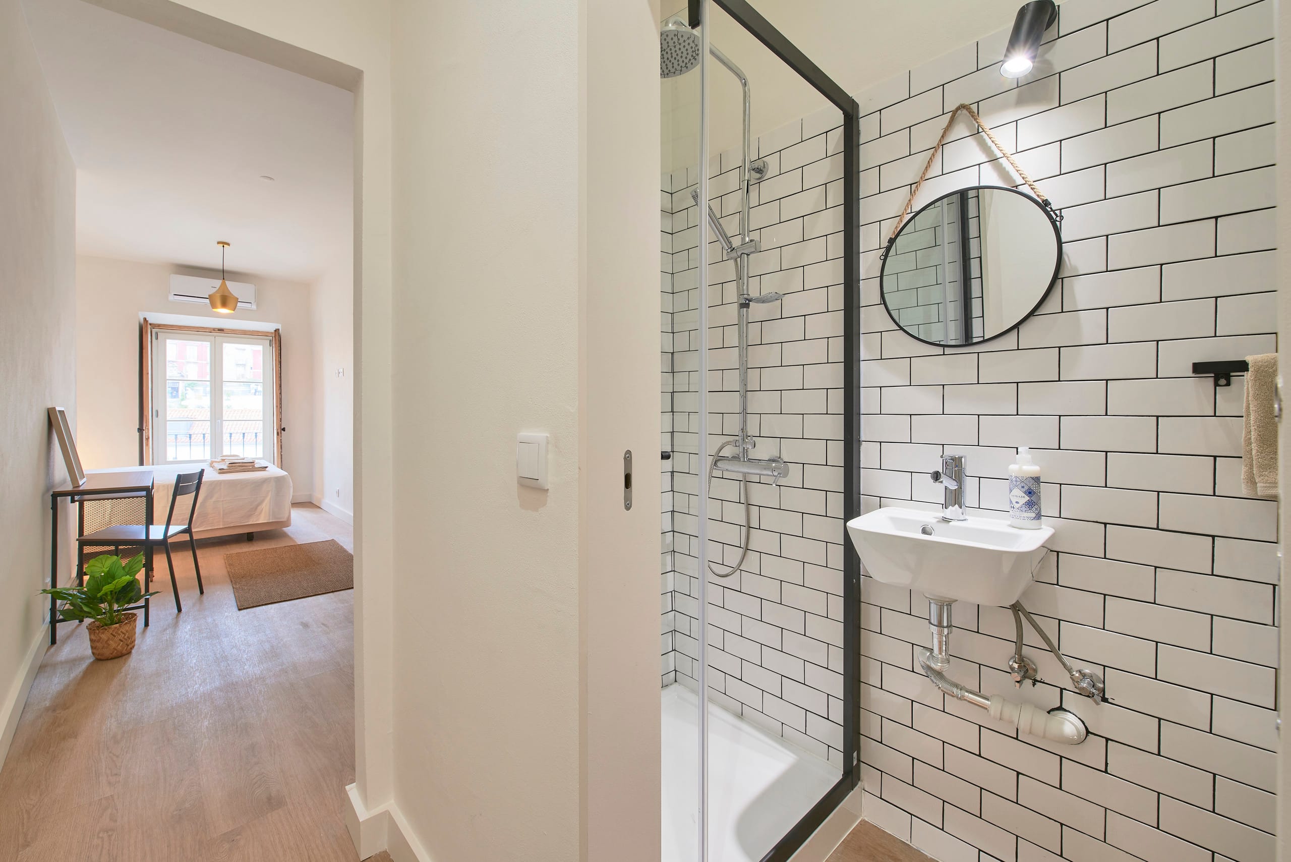 Alfama Village with Air Conditioning, Door 12 22