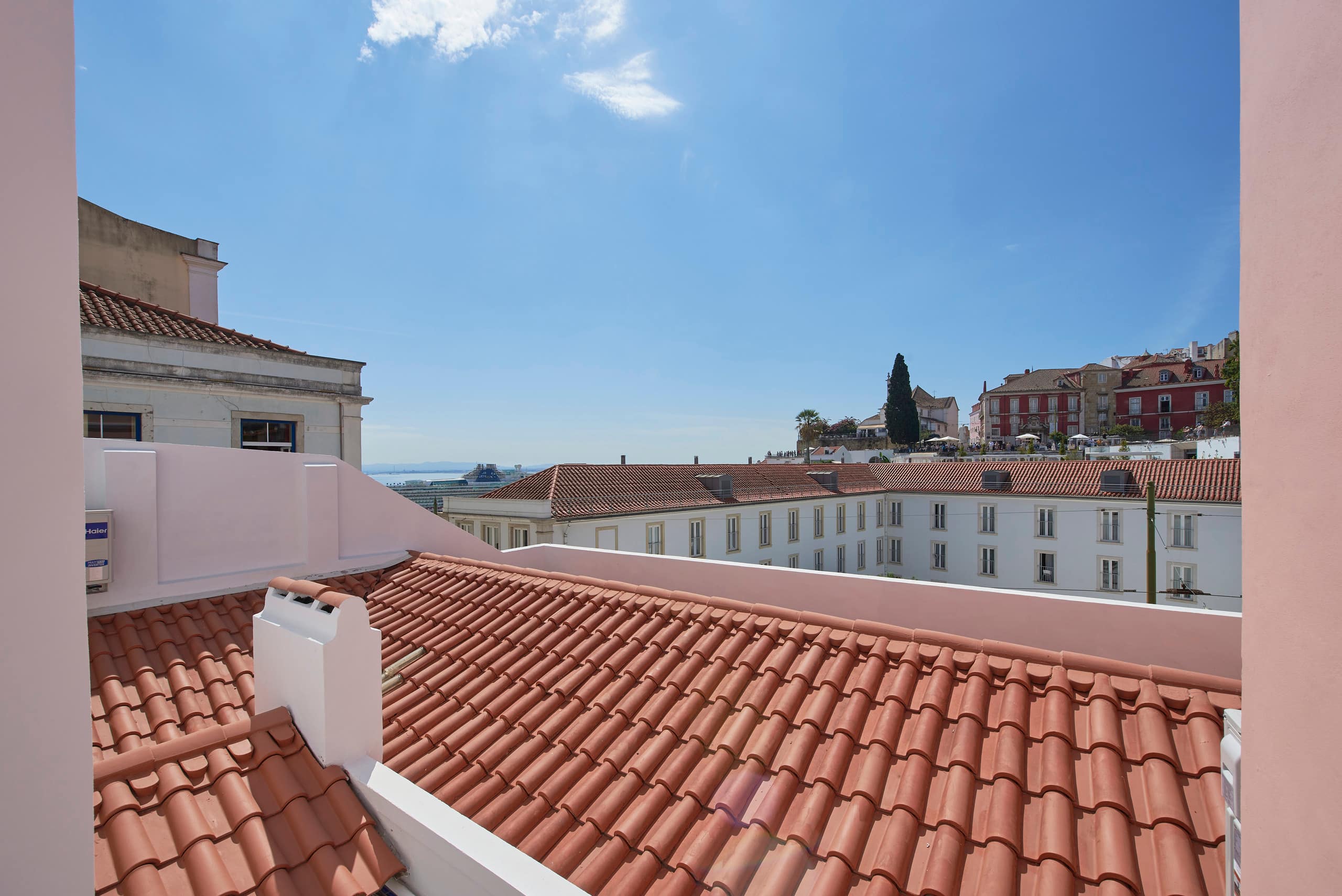 Alfama Village with Air Conditioning, Door 12 35