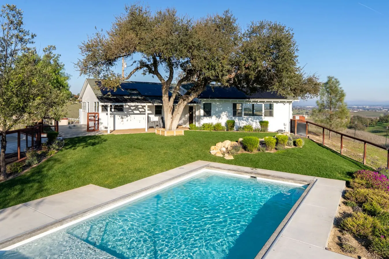 Paso Robles Wine Country Stay, Pool and Views