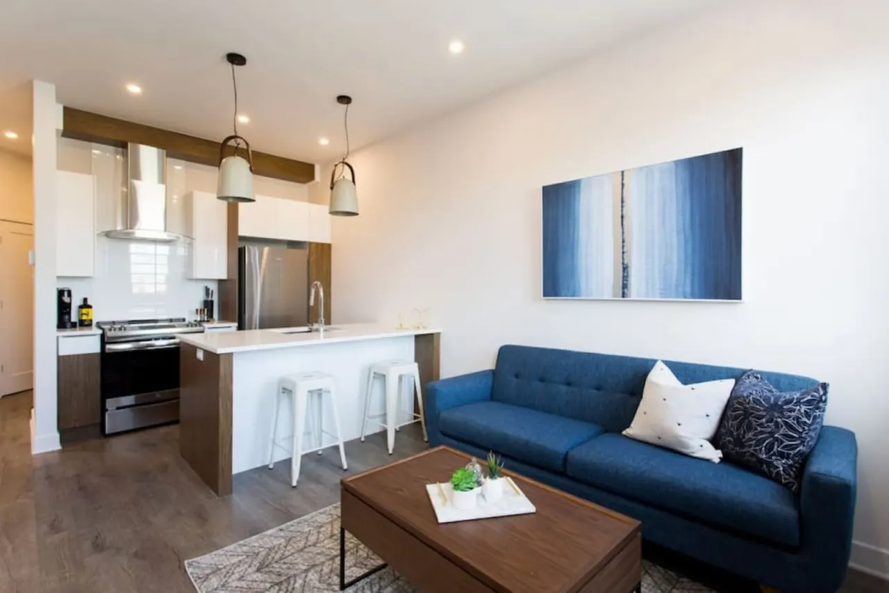 Perfectly Located Mile End 2 Bdr Unit by Denstays - Unit 303 1