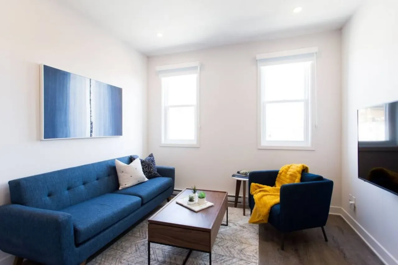 Perfectly Located Mile End 2 Bdr Unit by Denstays - Unit 303 2