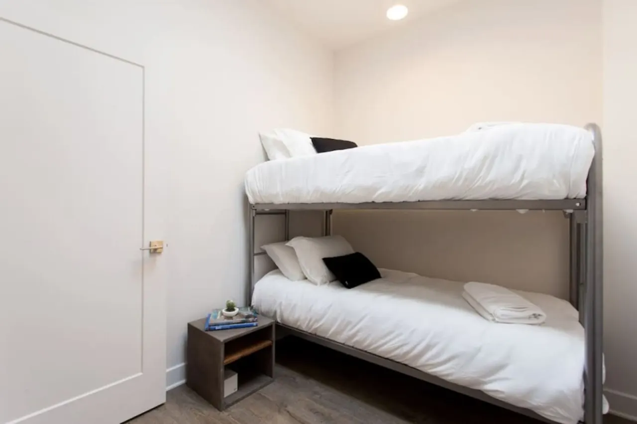 Perfectly Located Mile End 2 Bdr Unit by Denstays - Unit 303 16