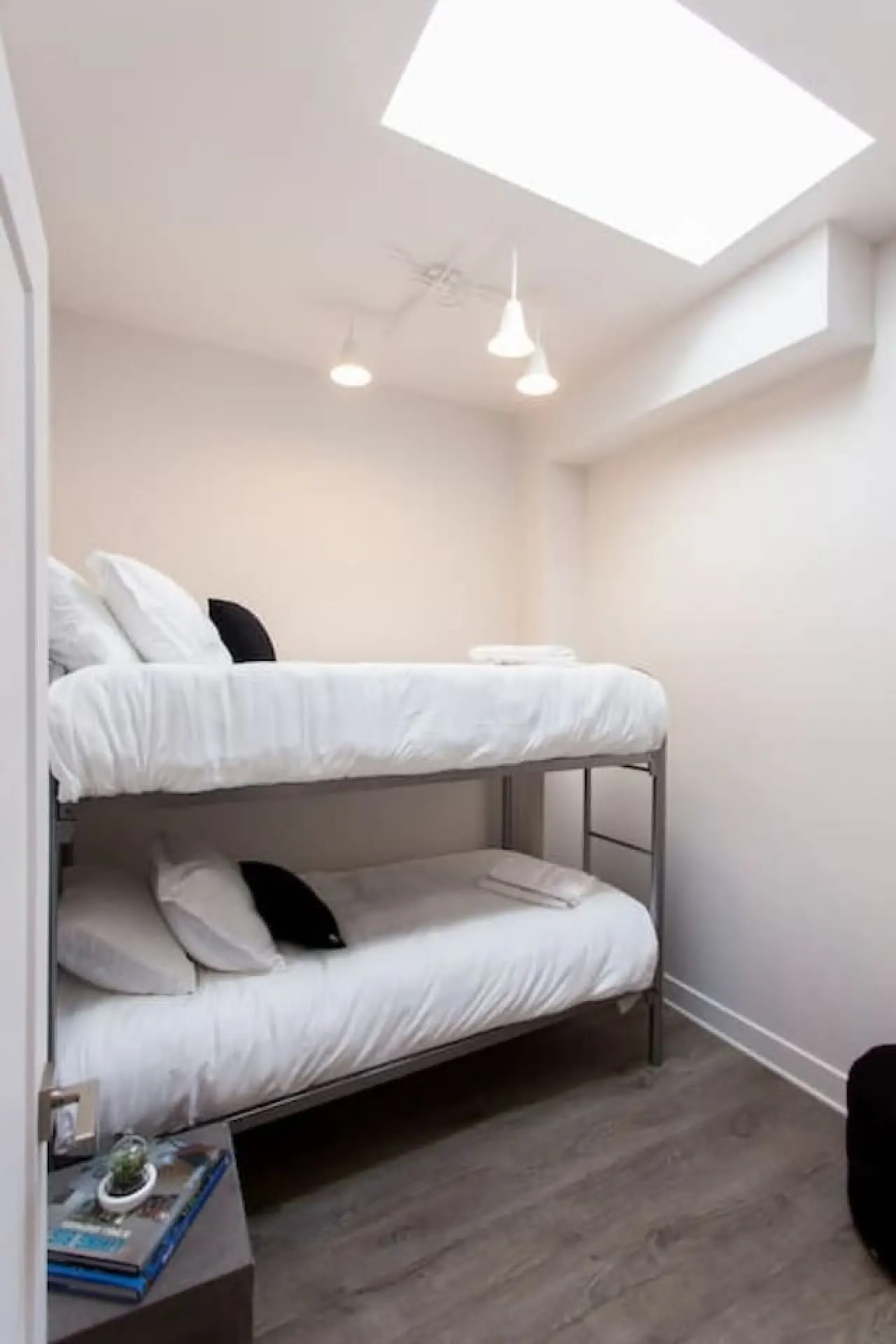 Perfectly Located Mile End 2 Bdr Unit by Denstays - Unit 303 17
