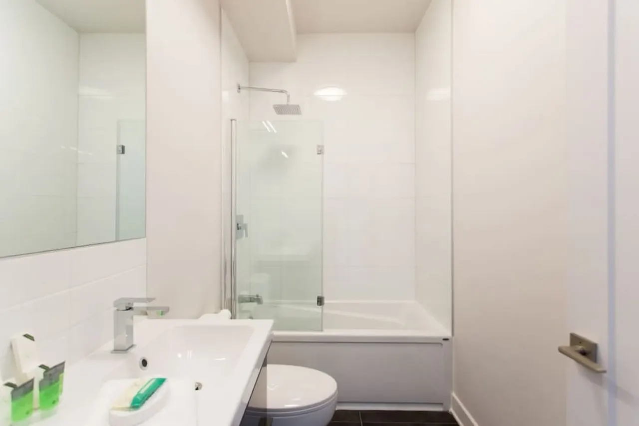 Perfectly Located Mile End 2 Bdr Unit by Denstays - Unit 303 19