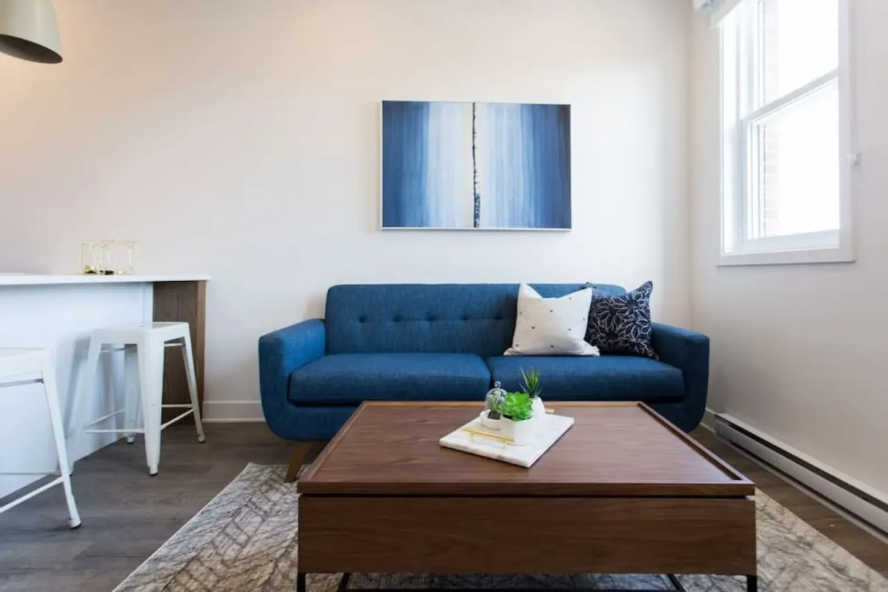 Perfectly Located Mile End 2 Bdr Unit by Denstays - Unit 303 3