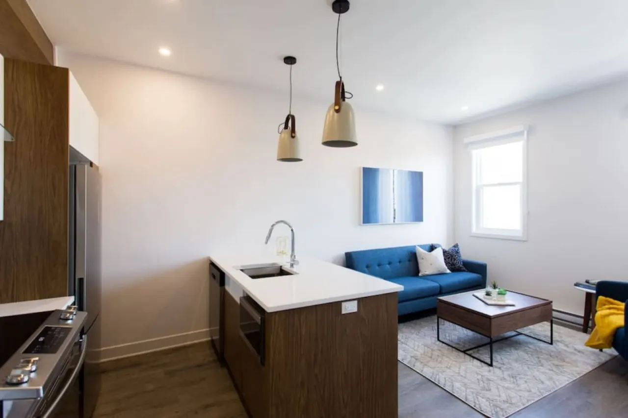 Perfectly Located Mile End 2 Bdr Unit by Denstays - Unit 303 4