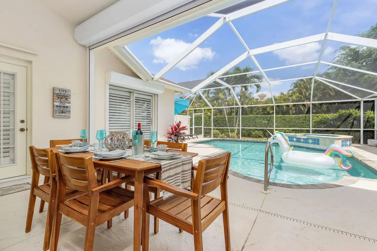 Relaxation & Sunshine at Casa Del Sol Pool Villa in Briarwood 10