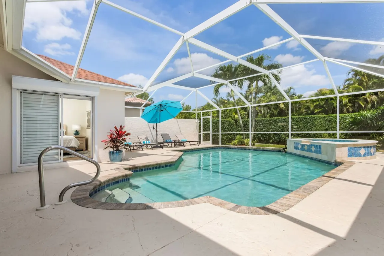Relaxation & Sunshine at Casa Del Sol Pool Villa in Briarwood — photo 5