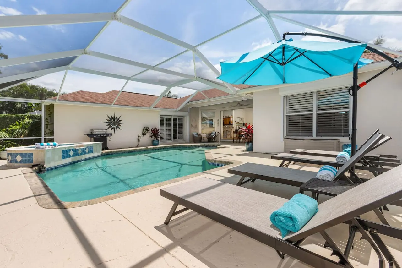Relaxation & Sunshine at Casa Del Sol Pool Villa in Briarwood 6