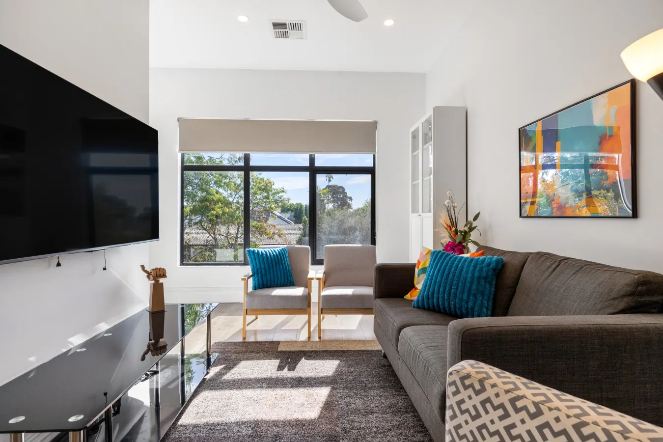 Lume Outlook—A Well-connected Balcony Stay 12