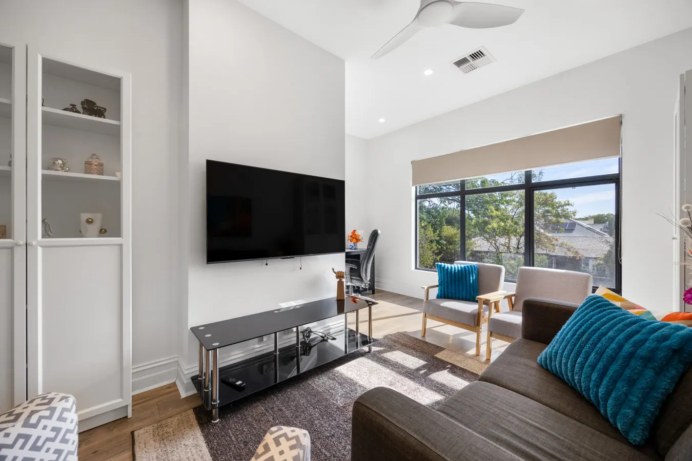 Lume Outlook—A Well-connected Balcony Stay 14