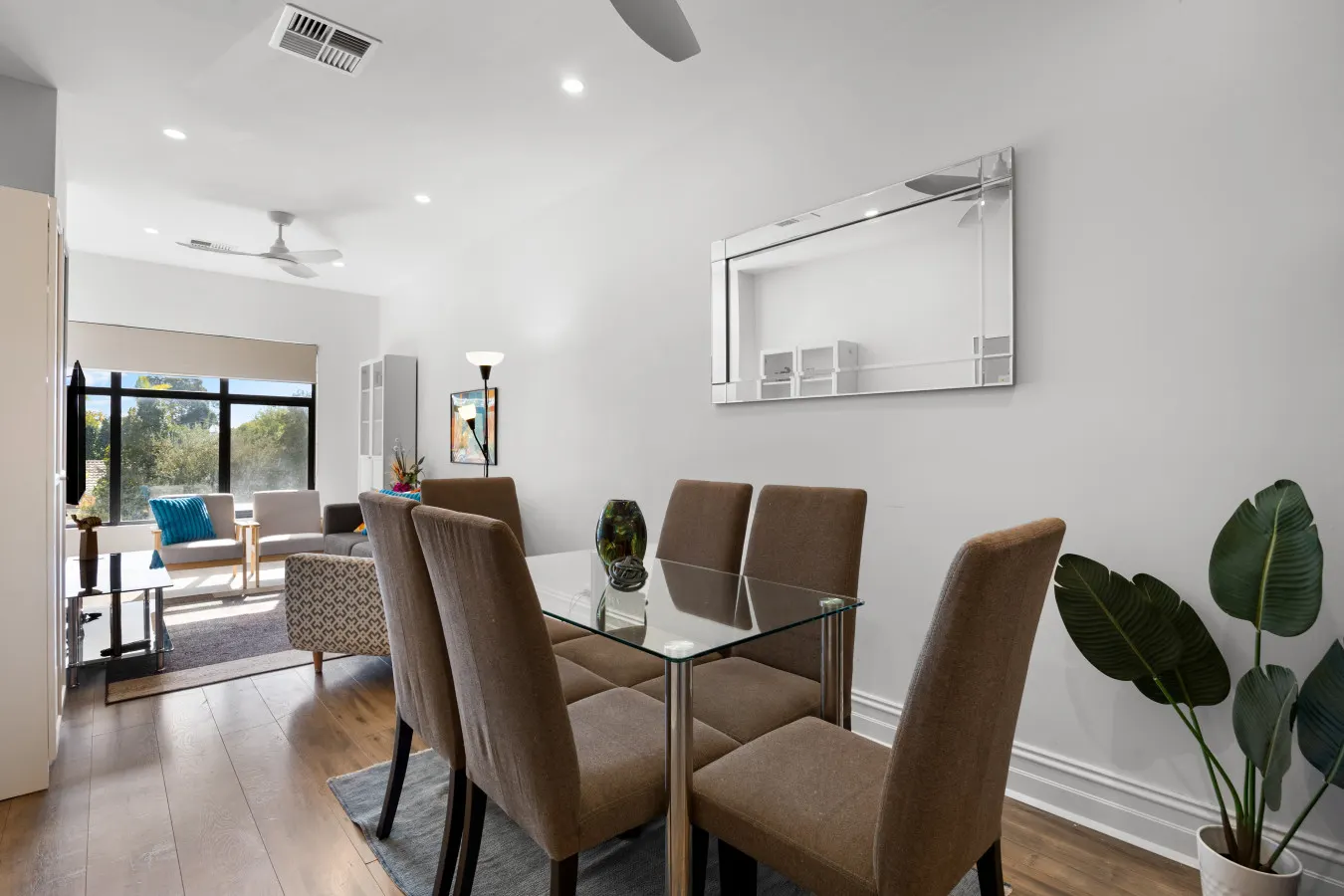Lume Outlook—A Well-connected Balcony Stay 15