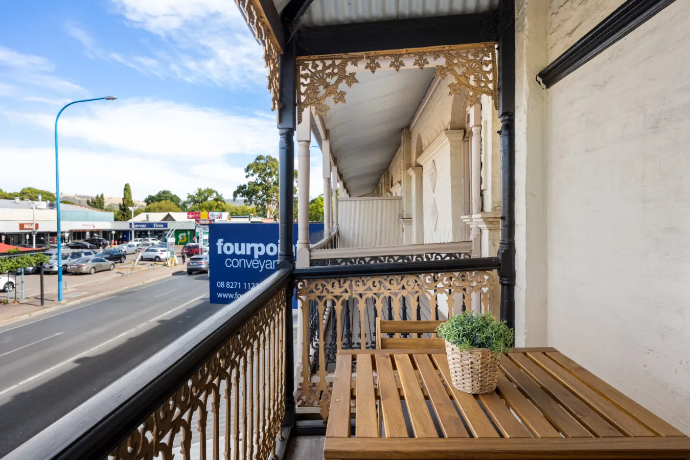 Lume Outlook—A Well-connected Balcony Stay 20