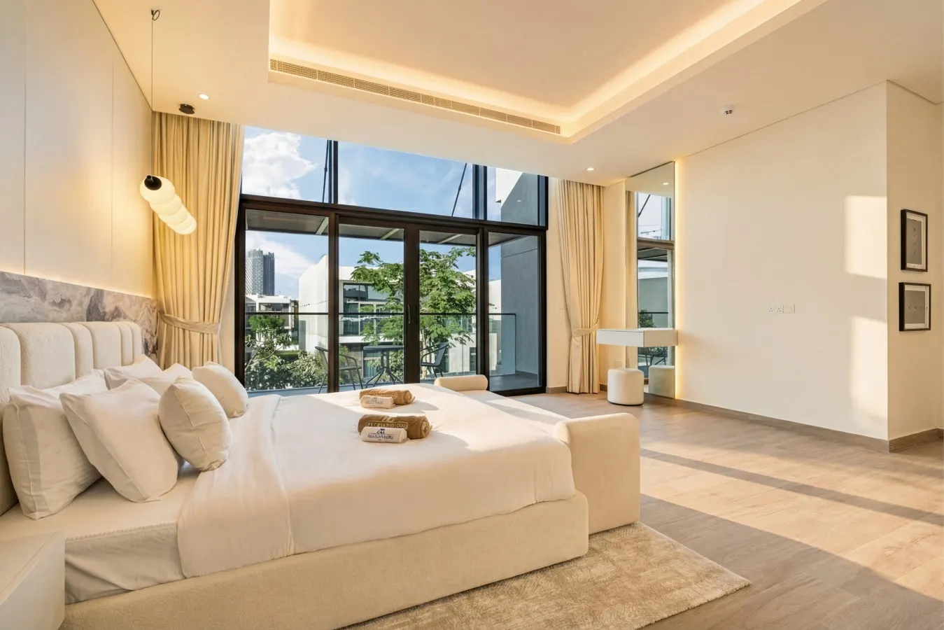 Spacious District One Villa w/ Private Pool & Lift 18
