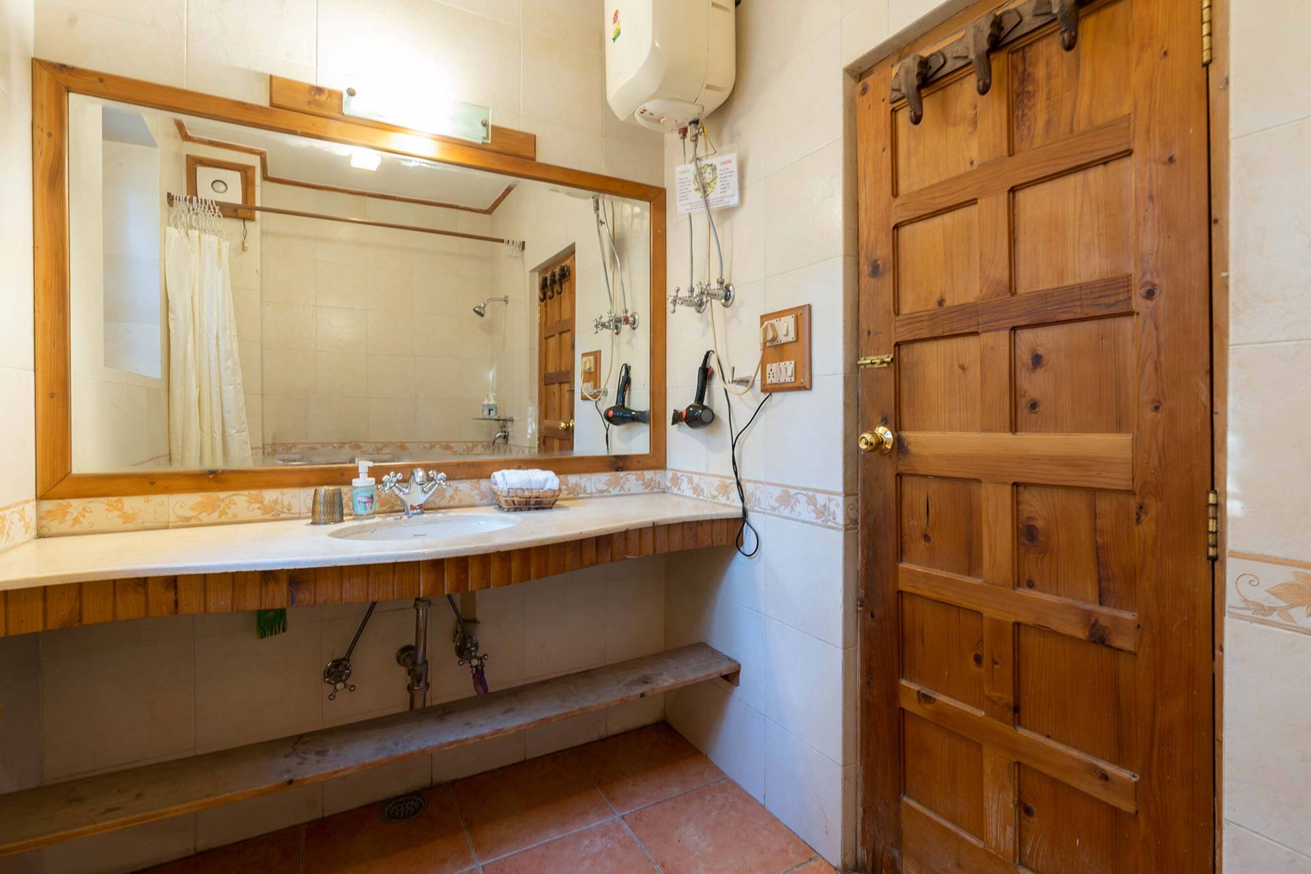 Casa Bella Vista | 3BR, Central Manali 20