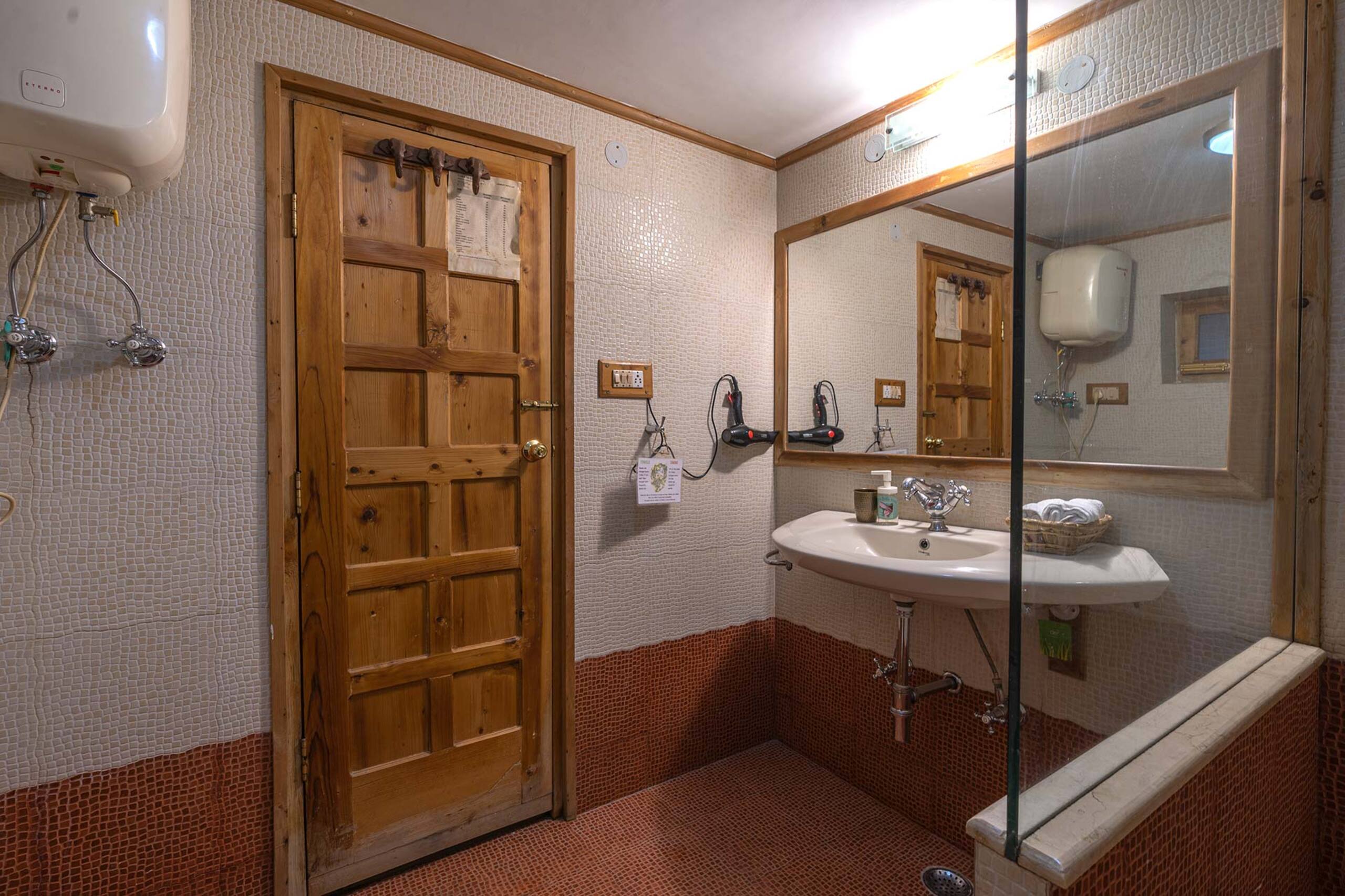 Casa Bella Vista | 3BR, Central Manali 19