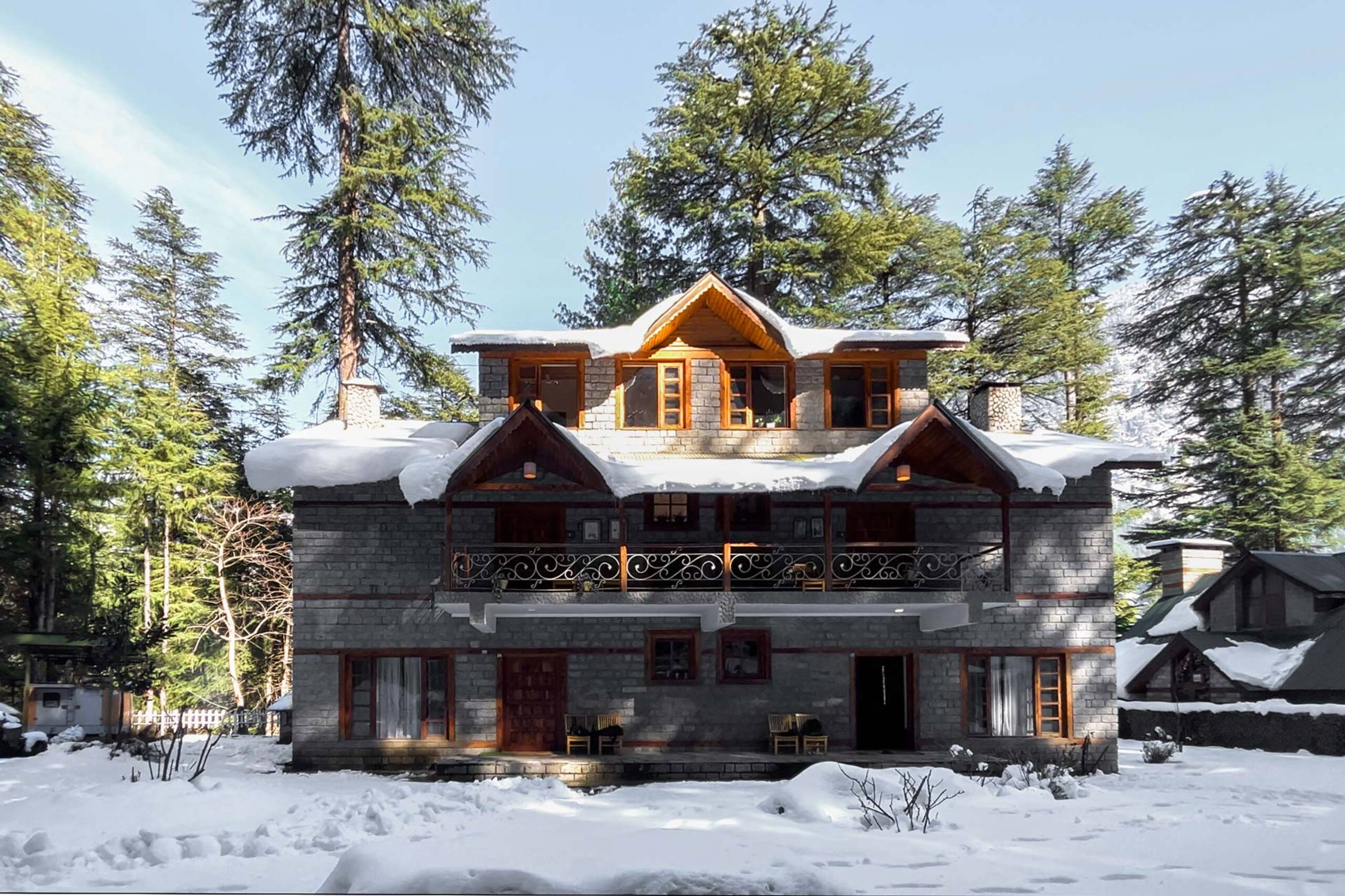 Casa Bella Vista | 3BR, Central Manali 29