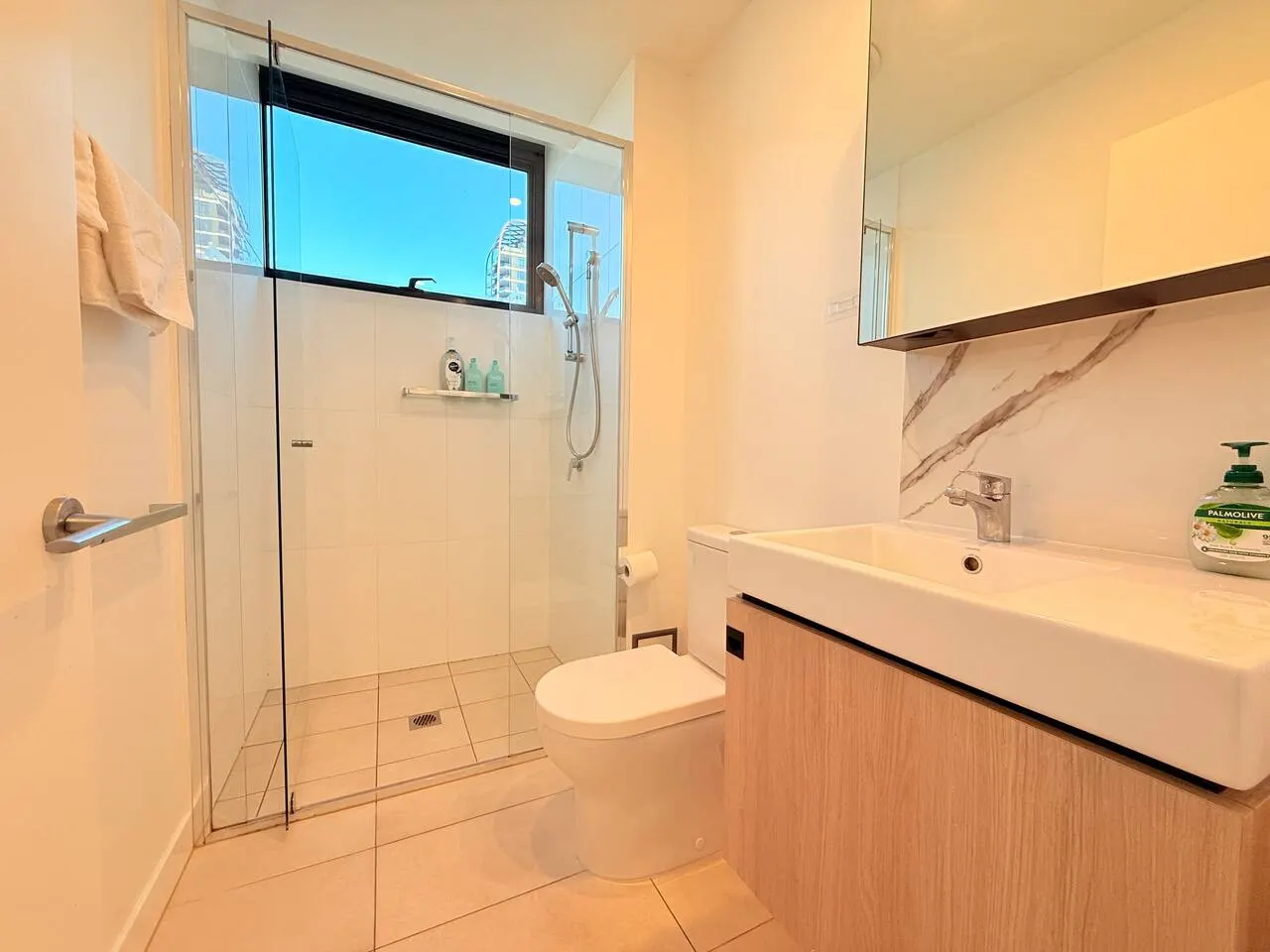 The Cityscape Pad with 2BR, 3-bed & Free Parking 10