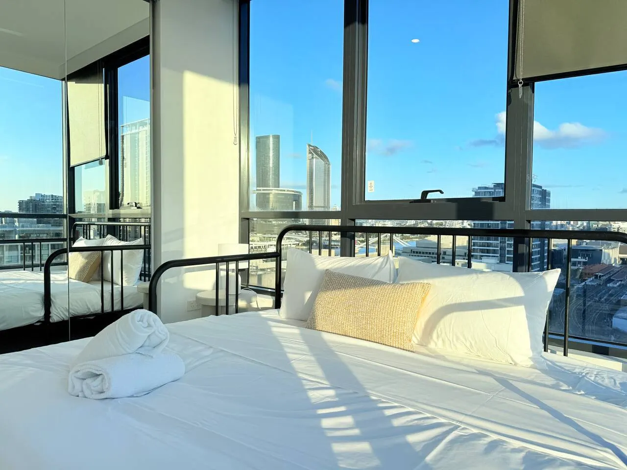 The Cityscape Pad with 2BR, 3-bed & Free Parking 11