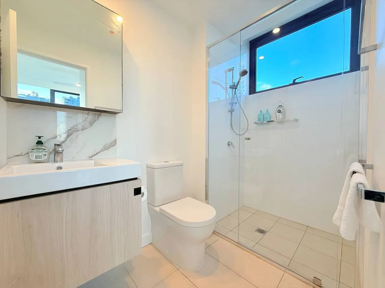 The Cityscape Pad with 2BR, 3-bed & Free Parking 12
