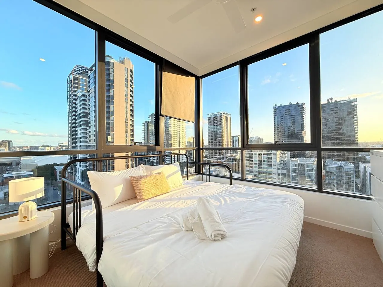 The Cityscape Pad with 2BR, 3-bed & Free Parking 14
