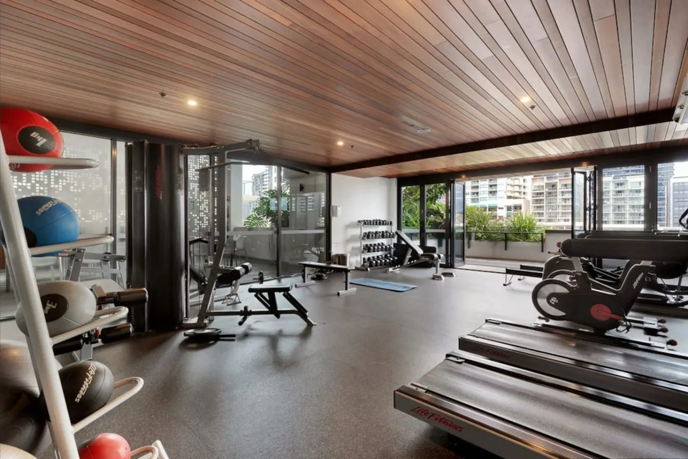 The Cityscape Pad with 2BR, 3-bed & Free Parking 18