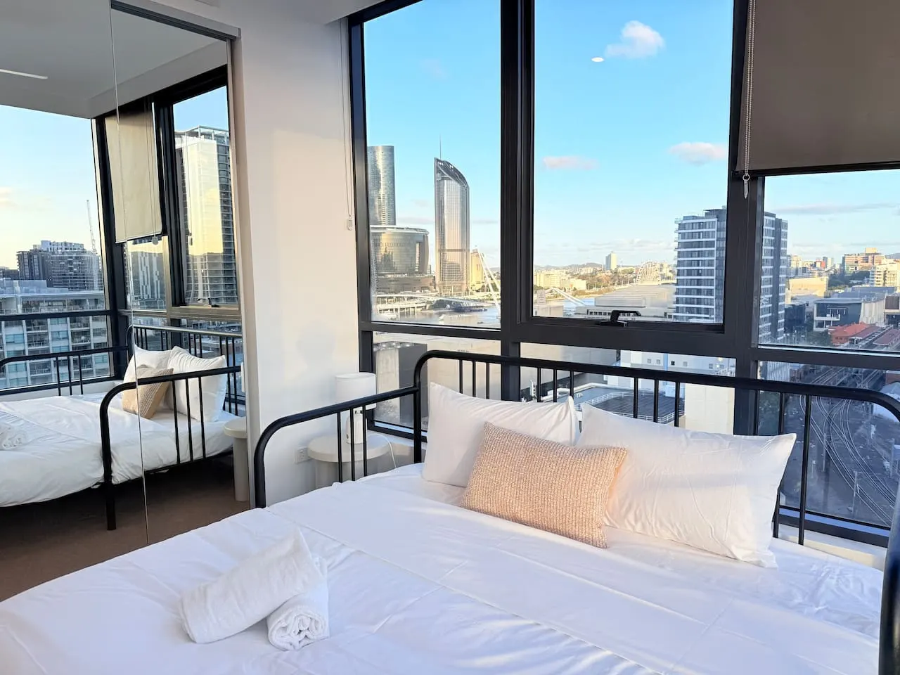 The Cityscape Pad with 2BR, 3-bed & Free Parking — photo 3