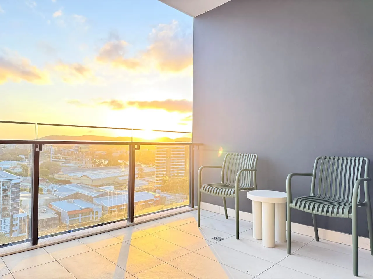 The Cityscape Pad with 2BR, 3-bed & Free Parking — photo 4