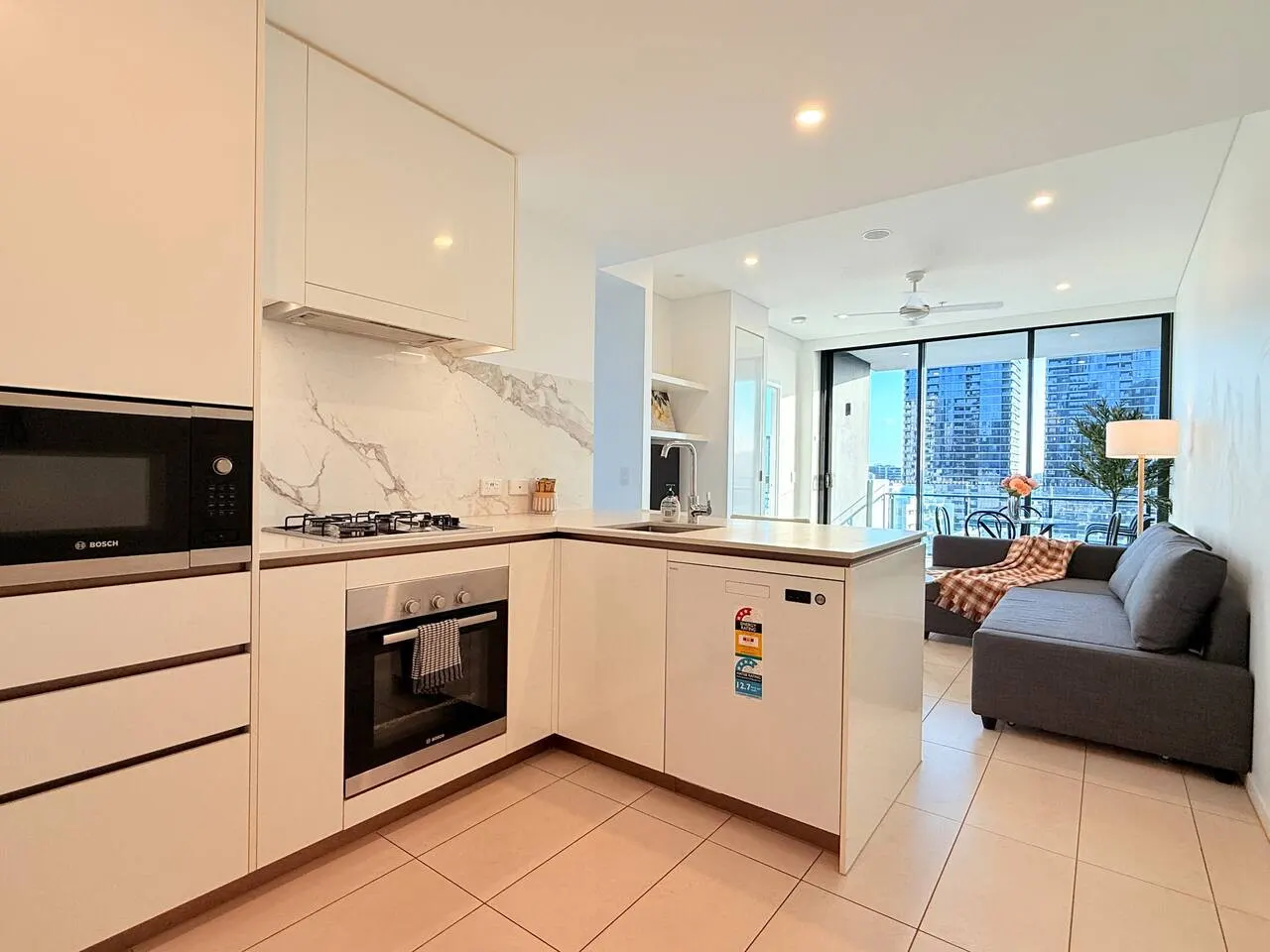 The Cityscape Pad with 2BR, 3-bed & Free Parking 6