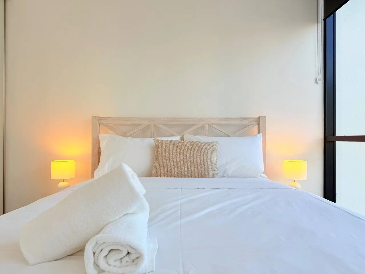 The Cityscape Pad with 2BR, 3-bed & Free Parking 8