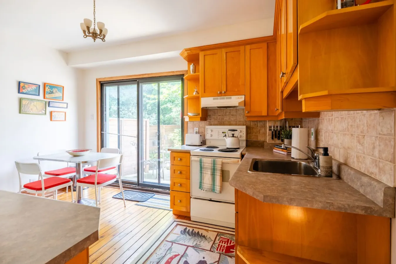 Charming Beaches Retreat Sleeps 3 Stylish Stay 9