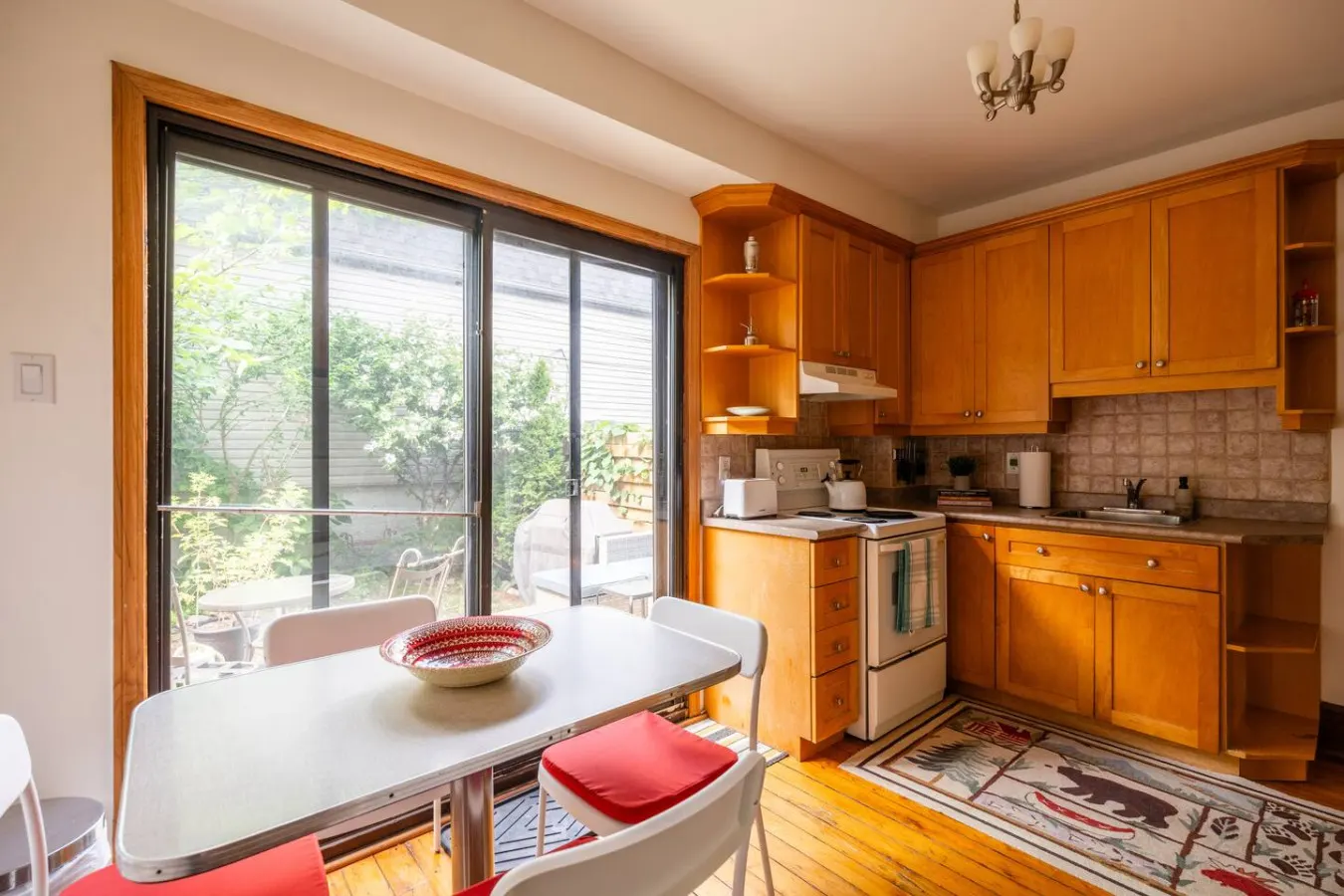 Charming Beaches Retreat Sleeps 3 Stylish Stay 10
