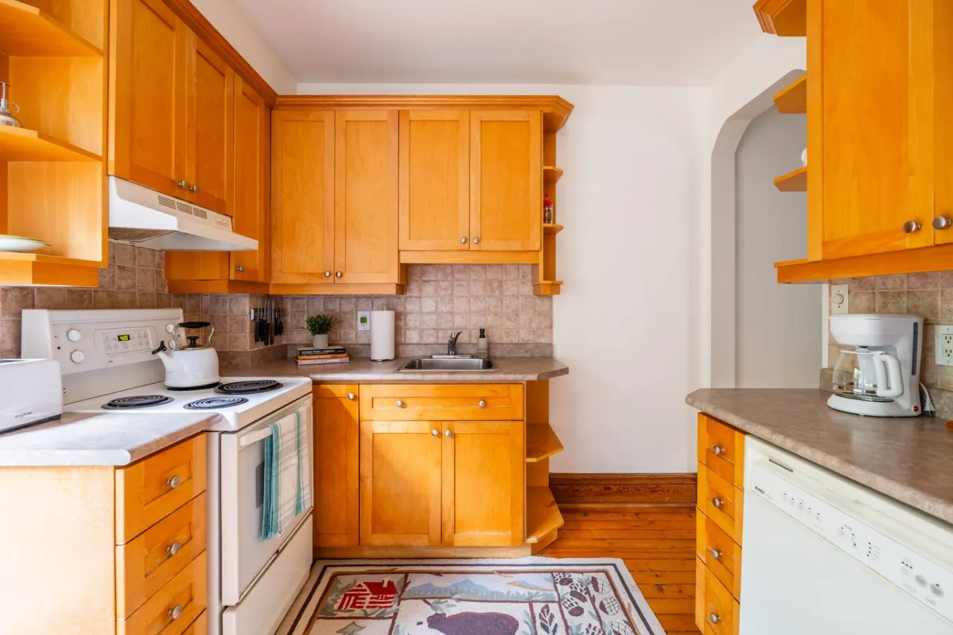 Charming Beaches Retreat Sleeps 3 Stylish Stay 11