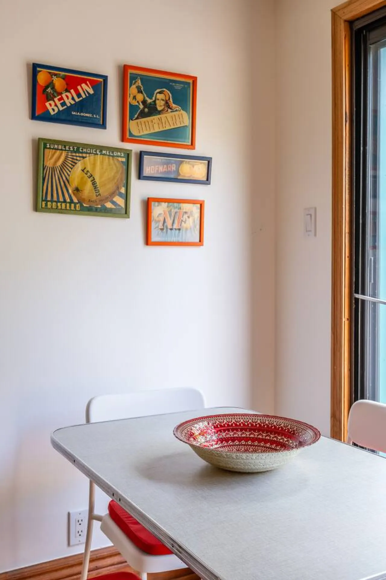 Charming Beaches Retreat Sleeps 3 Stylish Stay 18