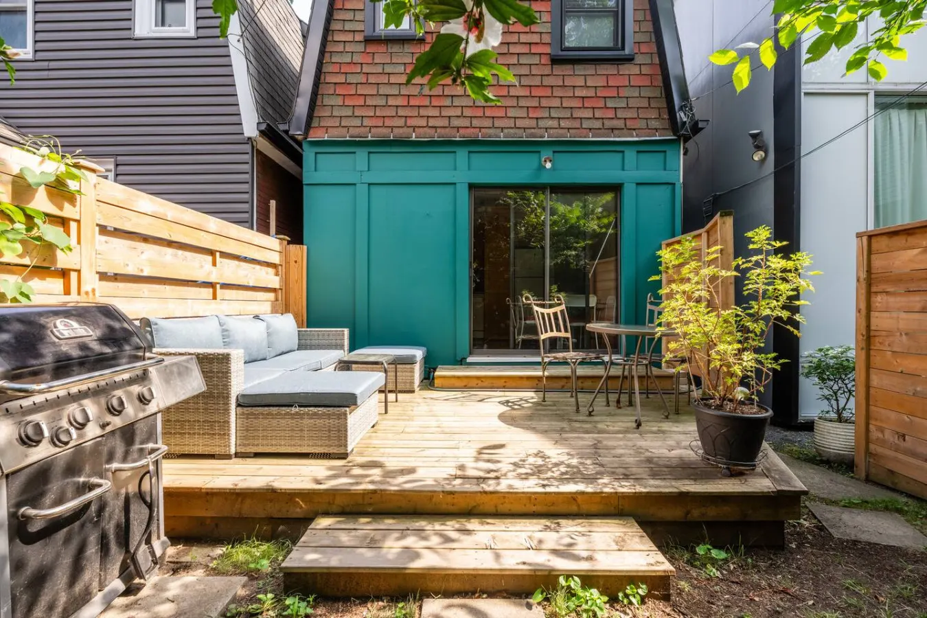 Charming Beaches Retreat Sleeps 3 Stylish Stay 20