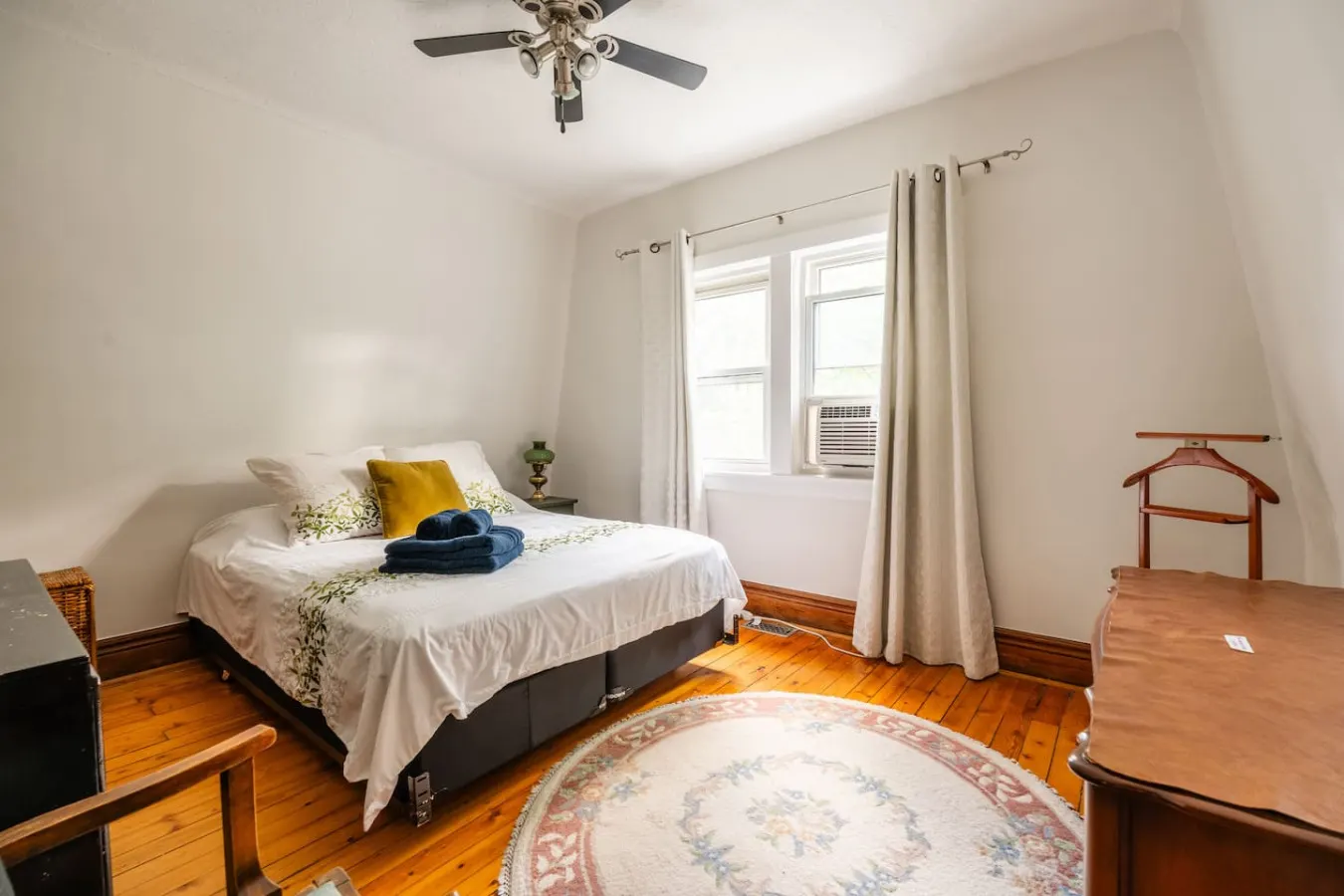 Charming Beaches Retreat Sleeps 3 Stylish Stay 3