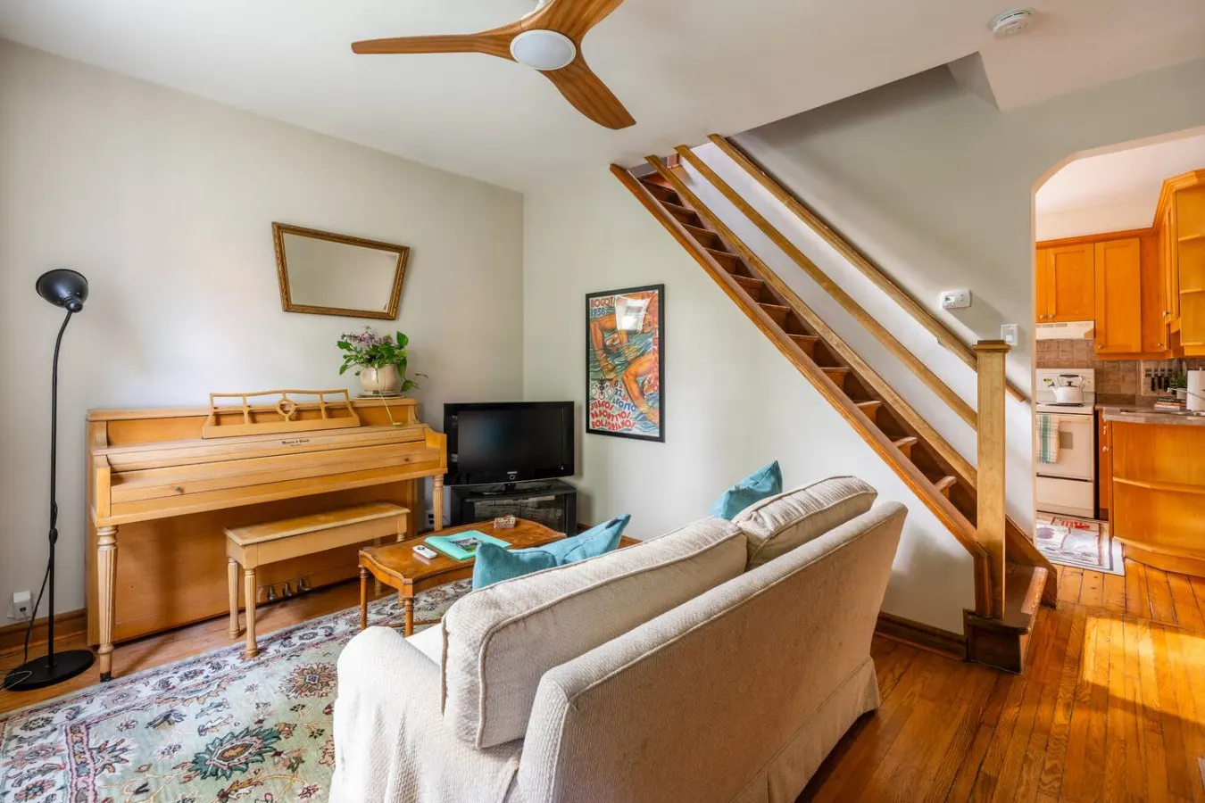 Charming Beaches Retreat Sleeps 3 Stylish Stay 6