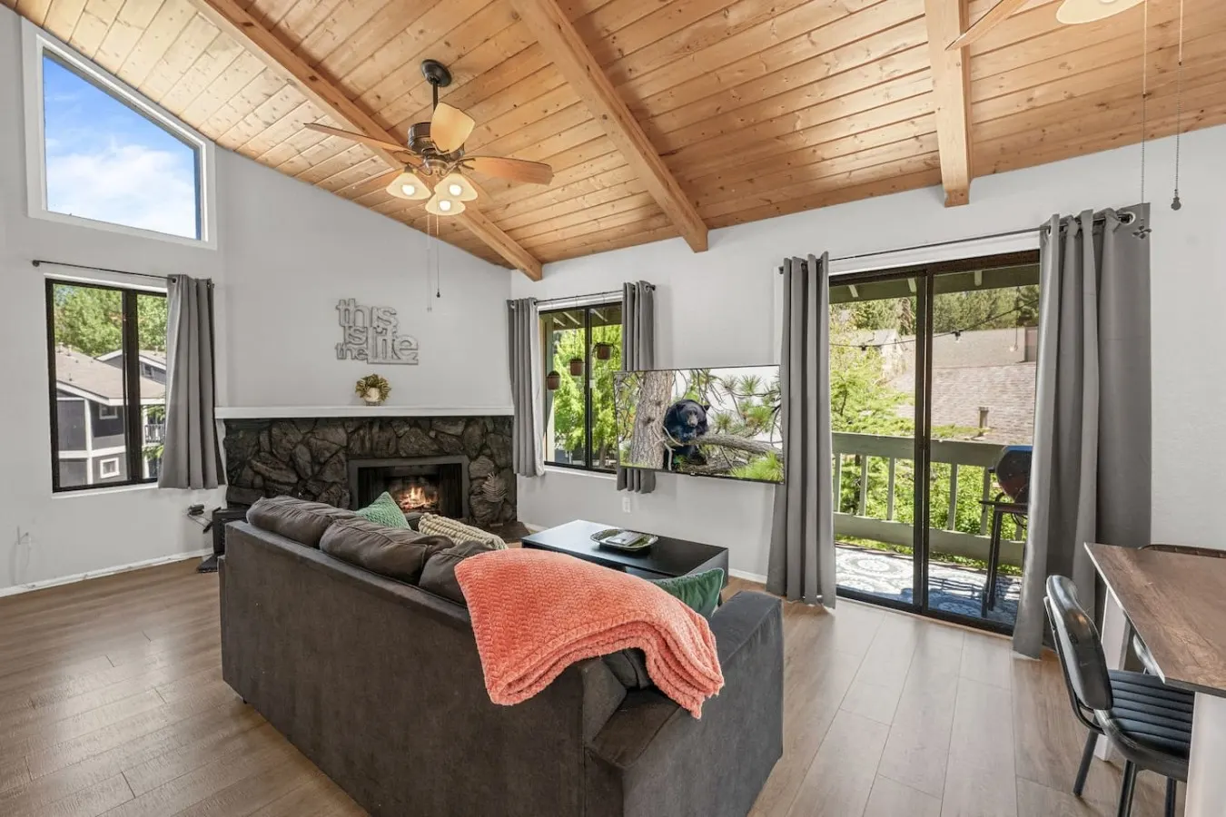 Lakeside Vibes 2BR, Walk to Boulder Bay, Pool 2