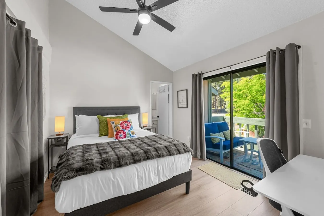 Lakeside Vibes 2BR, Walk to Boulder Bay, Pool 9