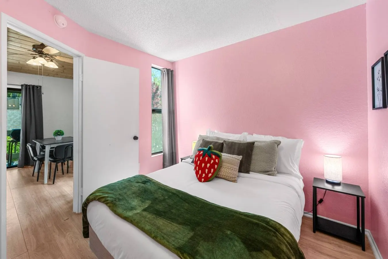 Lakeside Vibes 2BR, Walk to Boulder Bay, Pool 17