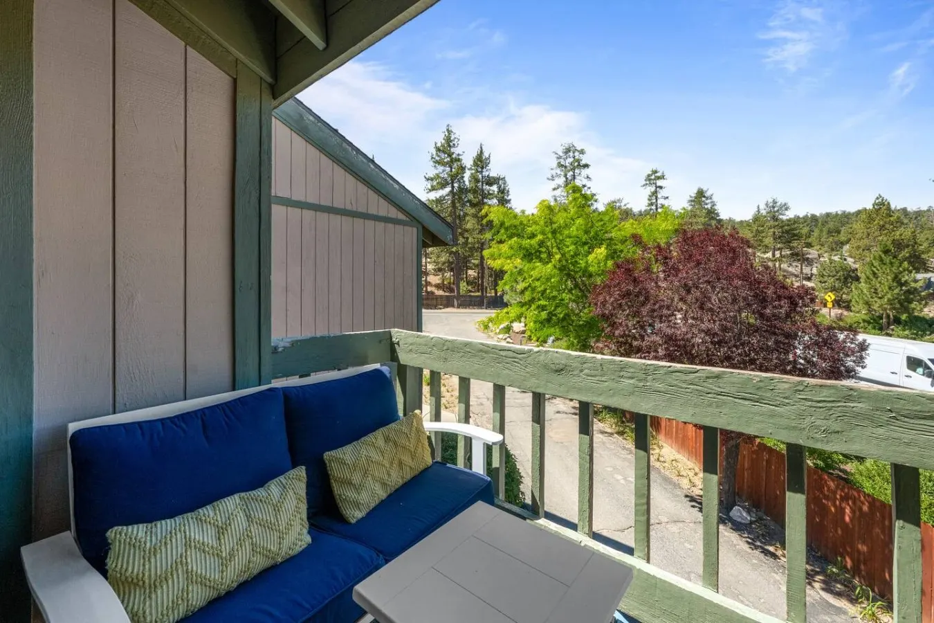 Lakeside Vibes 2BR, Walk to Boulder Bay, Pool 20