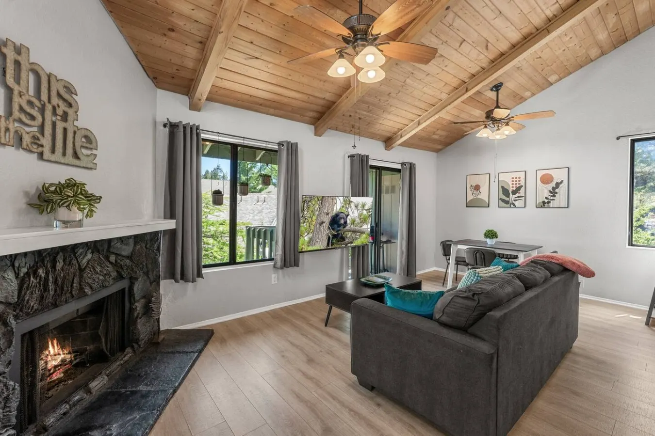 Lakeside Vibes 2BR, Walk to Boulder Bay, Pool 4