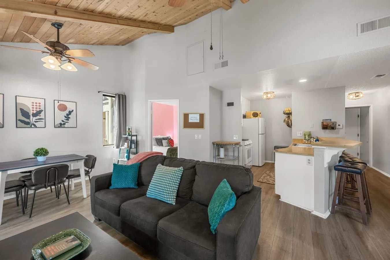 Lakeside Vibes 2BR, Walk to Boulder Bay, Pool 8