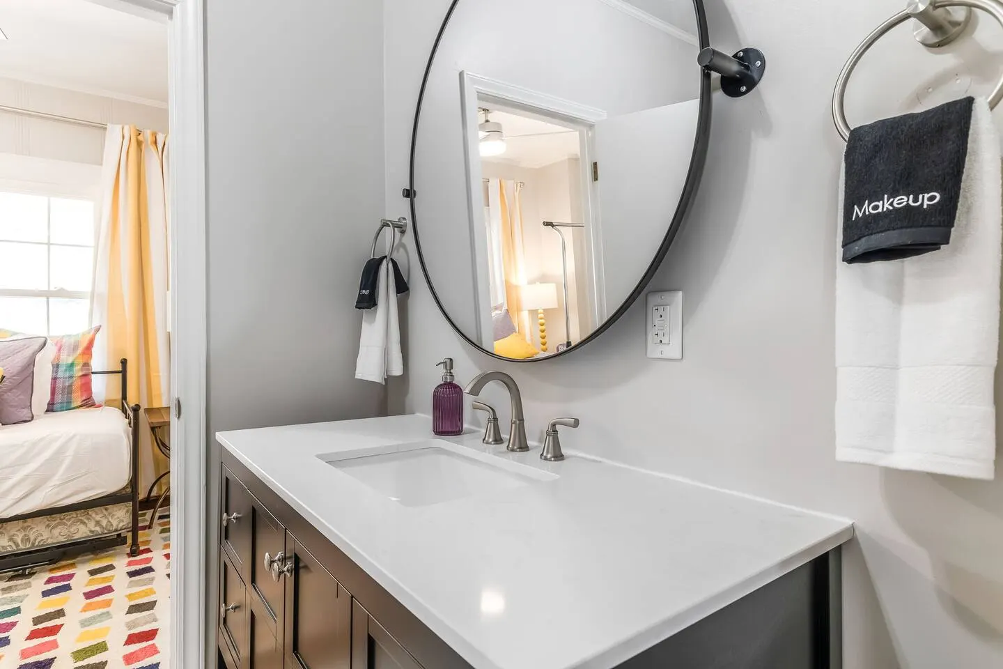 2BR Creekside retreat in Burlington BBQ Grill 11
