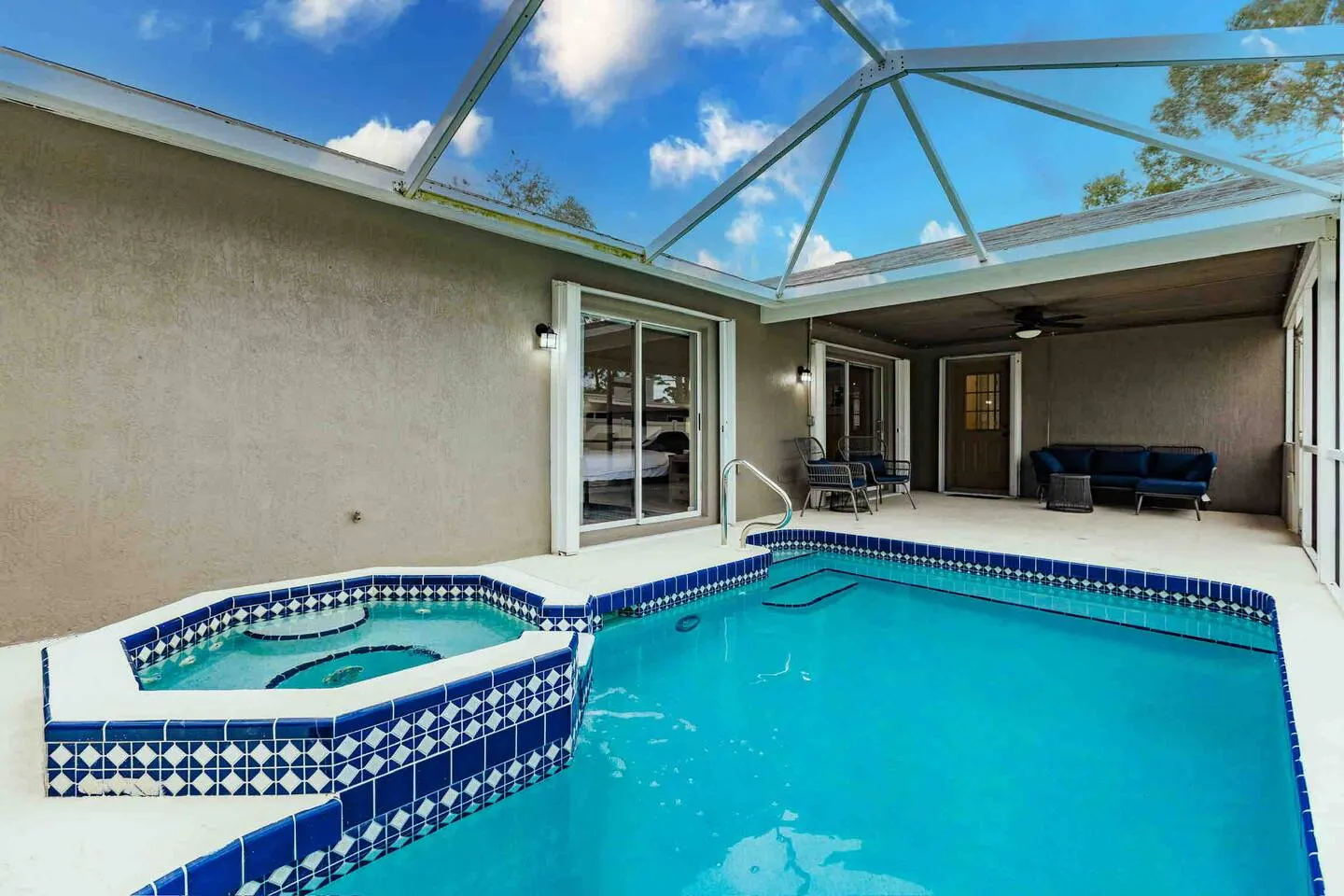 Poolside Oasis-5 Miles from Venice Beach