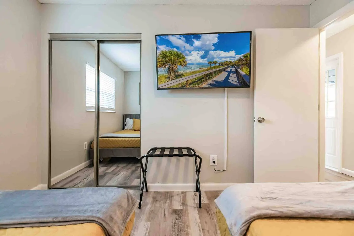 Poolside Oasis-5 Miles from Venice Beach 12