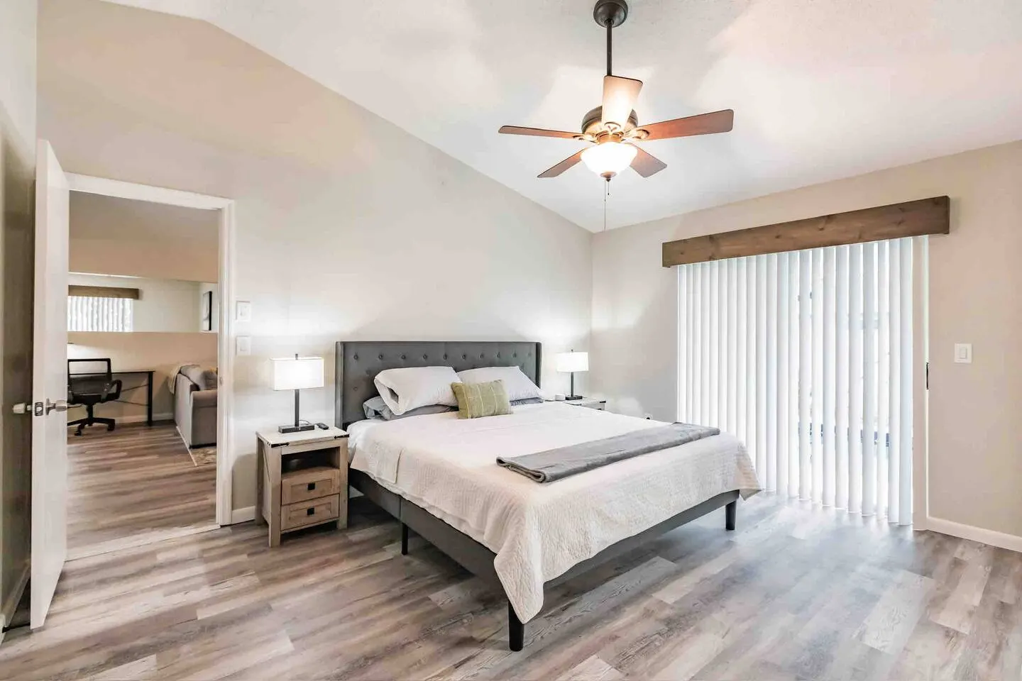 Poolside Oasis-5 Miles from Venice Beach 8