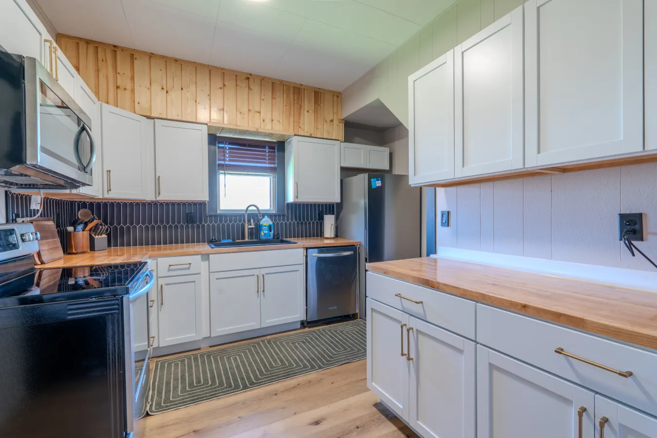 The Webster Basecamp 16