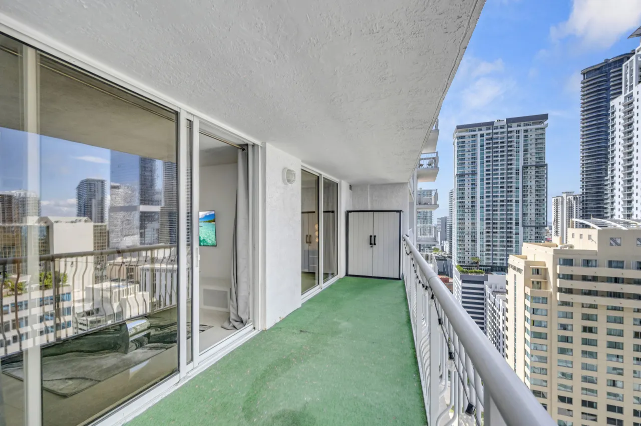 Stunning unit with amenities 15