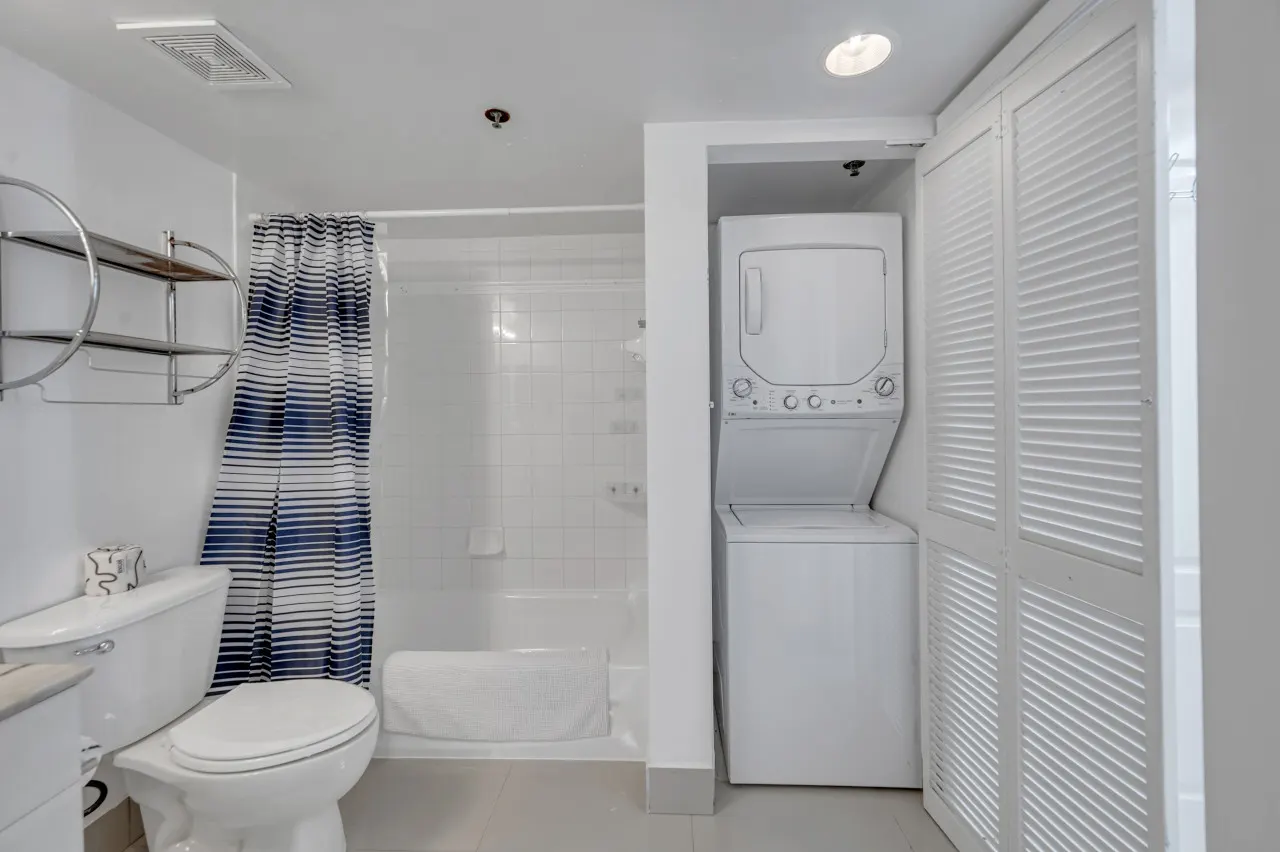 Stunning unit with amenities 16